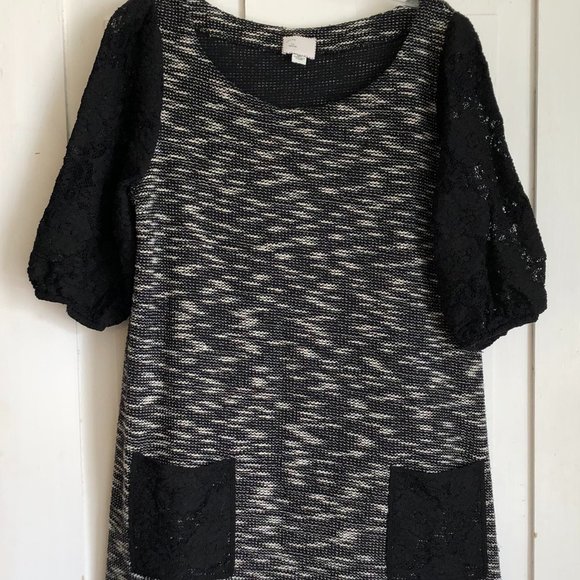 Anthropologie postage stamp black white tunic top - Picture 2 of 6